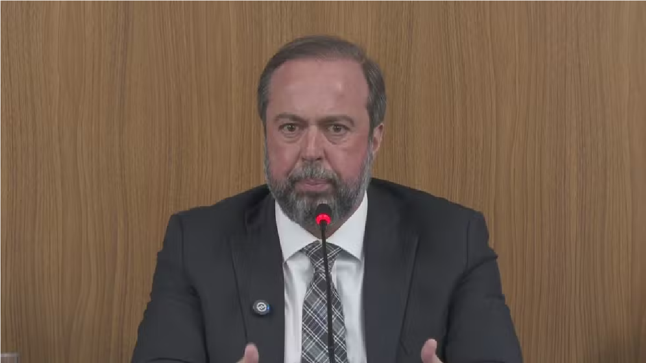 Alexandre Silveira diz que concessionárias farão força-tarefa para ajudar Enel a restabelecer energia em SP