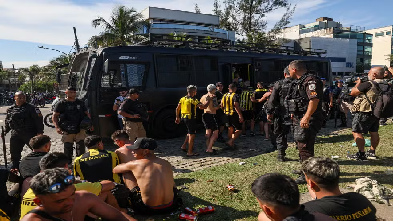 Após caos no Rio, 22 torcedores do Peñarol seguem presos e 1 menor apreendido
