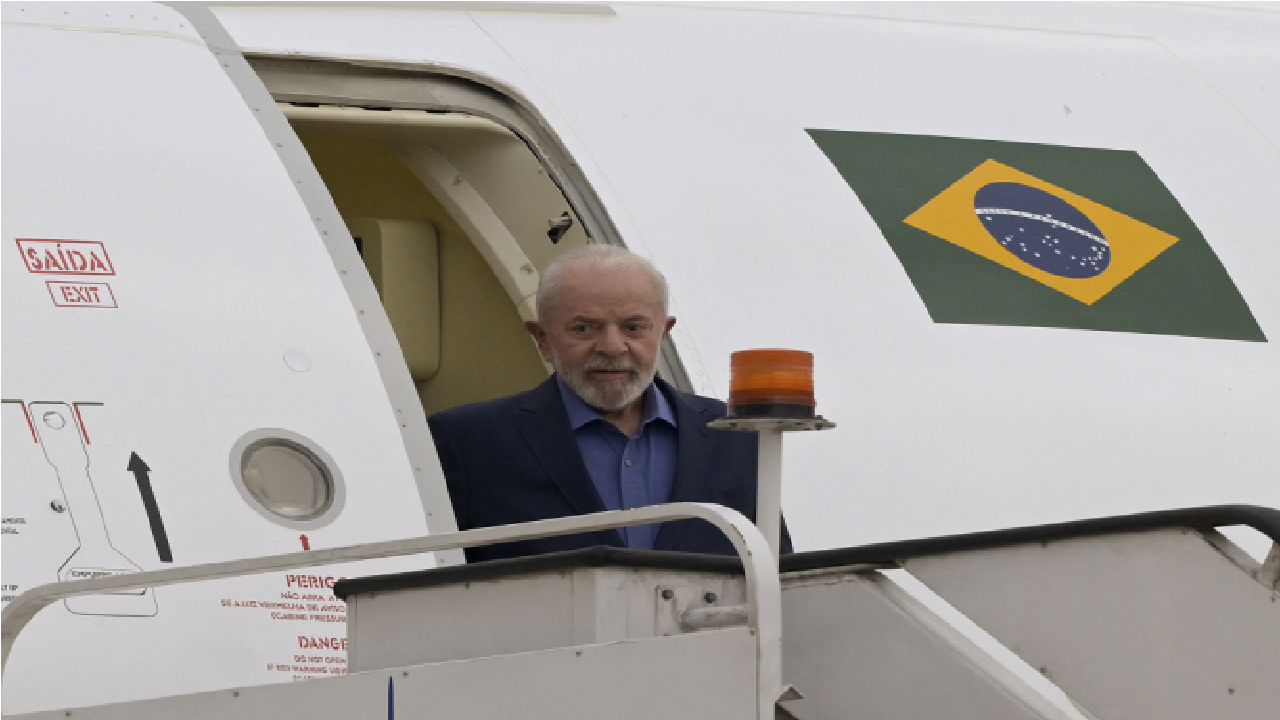 Avião do presidente Lula voou por quase cinco horas em círculos antes de retornar ao México