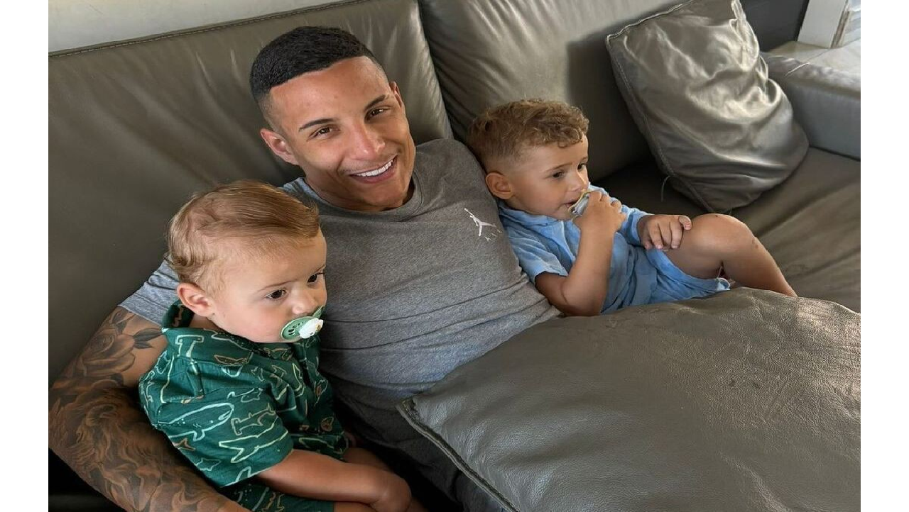 Cortado da Seleção, por lesão, Guilherme Arana posta foto com os filhos e fala sobre 'pausa forçada'