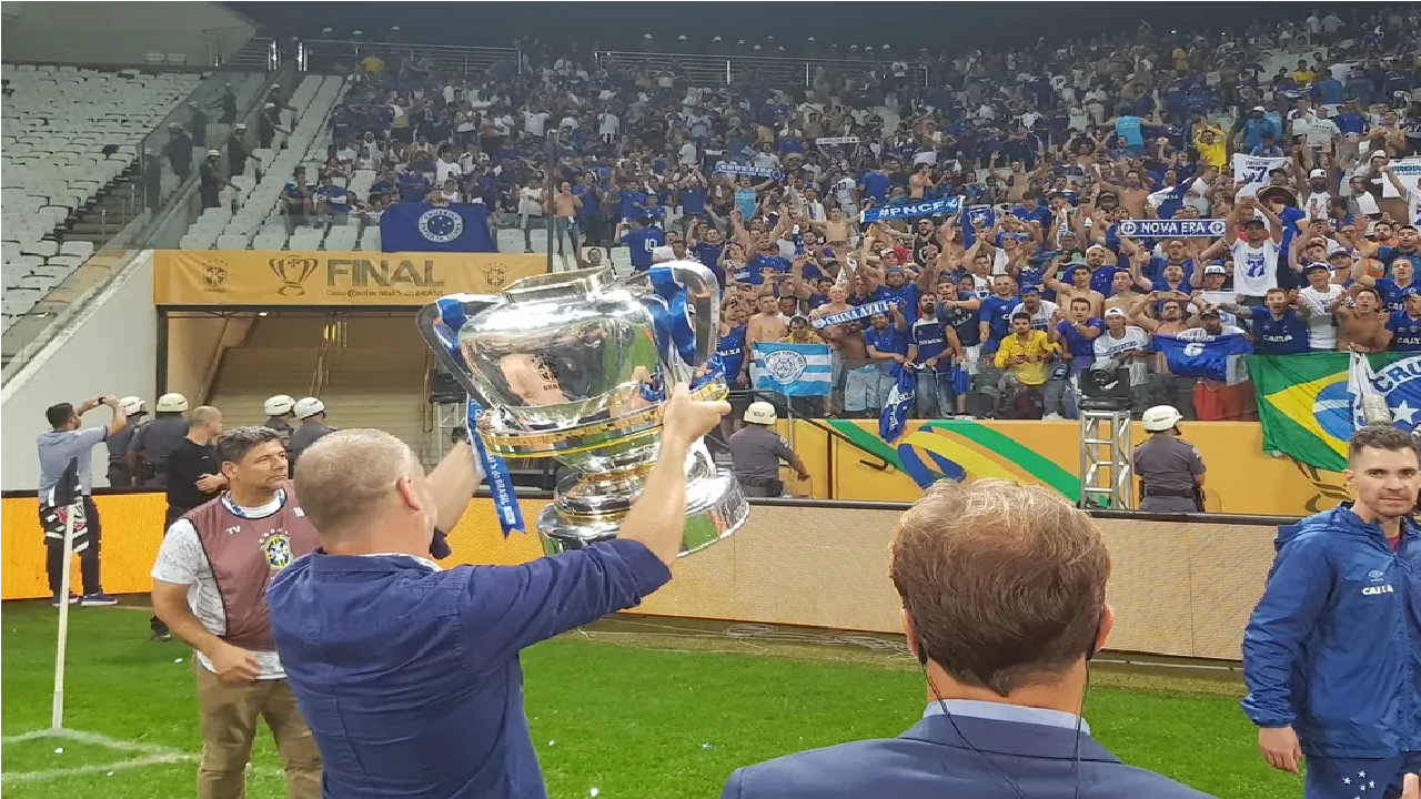 Cruzeiro reencontra ex-técnico Mano Menezes nesta quinta-feira no Maracanã