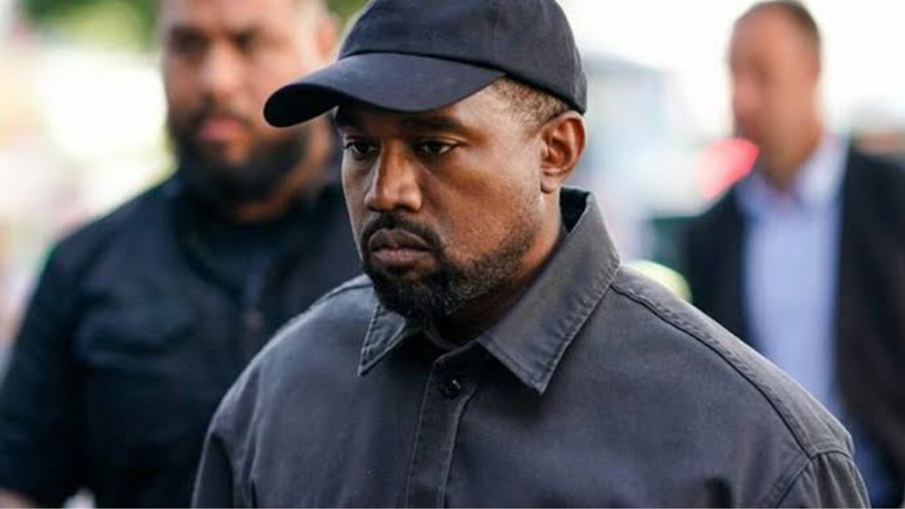 Kanye West é acusado de obsessão sexual e fantasias perturbadoras que incluem a mãe da ex-assistente