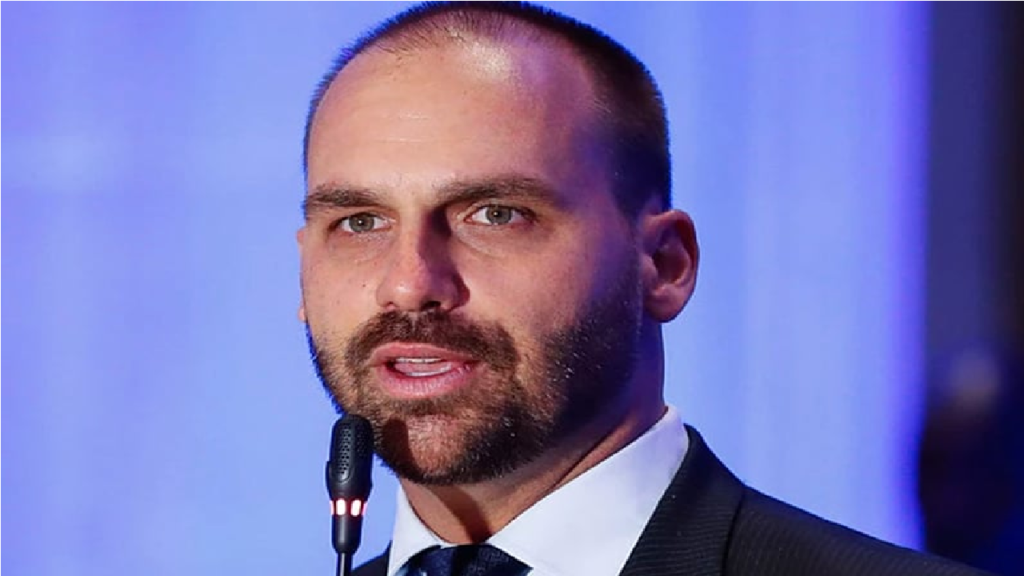 Eduardo Bolsonaro aponta “perseguição” contra Gayer após operação da PF