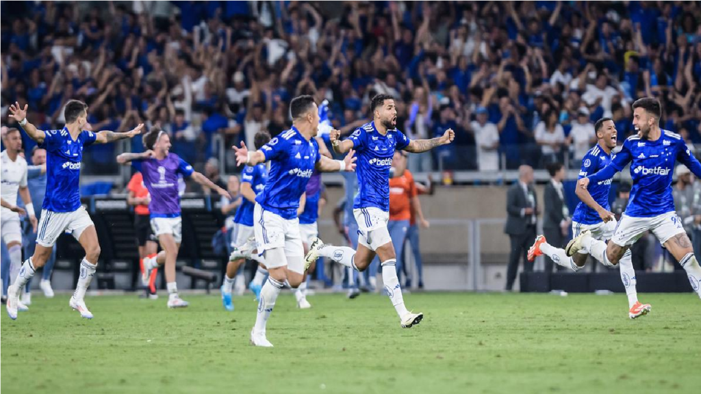 Escalação do Cruzeiro tem novidade e retorno de titular importante que fica a disposição de Diniz