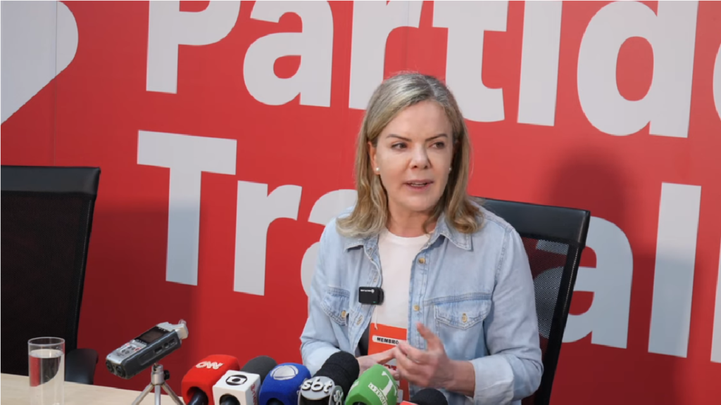 Gleisi Hoffmann Defende Regulação das Redes para Proteger Esquerda de ‘Massacre Online'”
