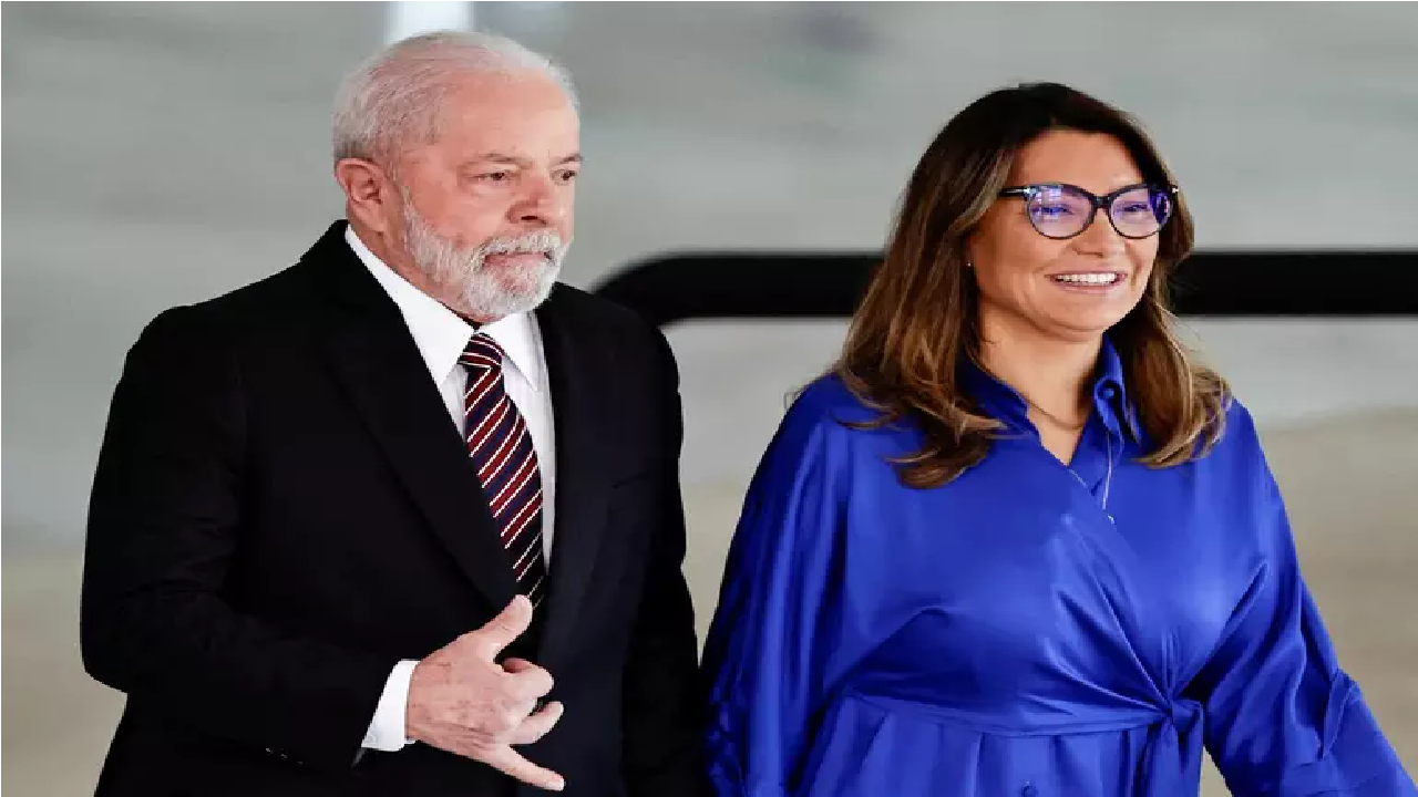 Janja já passou 103 dias viajando pelo exterior, 16 a mais que Lula