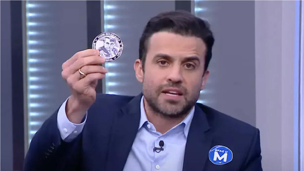 Pablo Marçal diz que devolverá medalha que recebeu de Bolsonaro após críticas