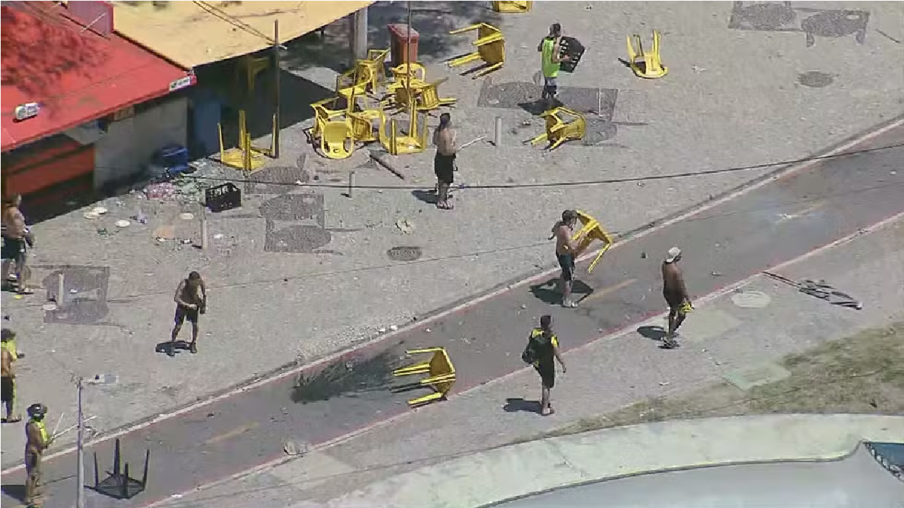 Torcedores do Peñarol entram em confronto com a PM no Rio, após furto de celular