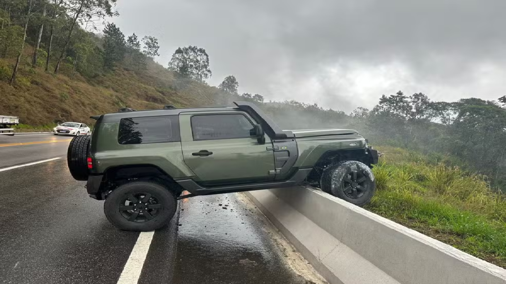 Cantor Rick sofre acidente em rodovia da Grande Florianópolis