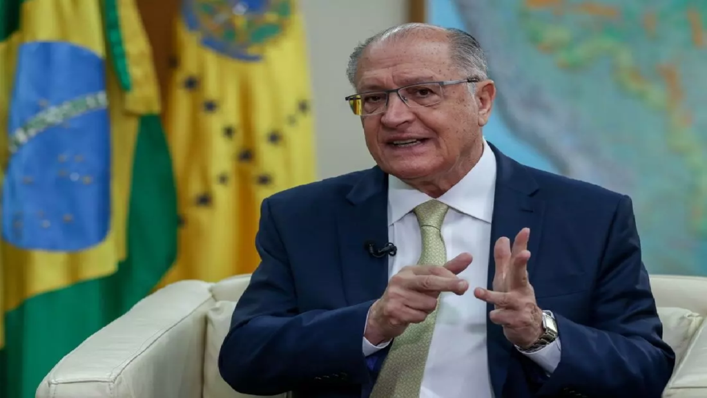 Alckmin defende debate sobre escala 6x1: "É uma tendência no mundo inteiro"