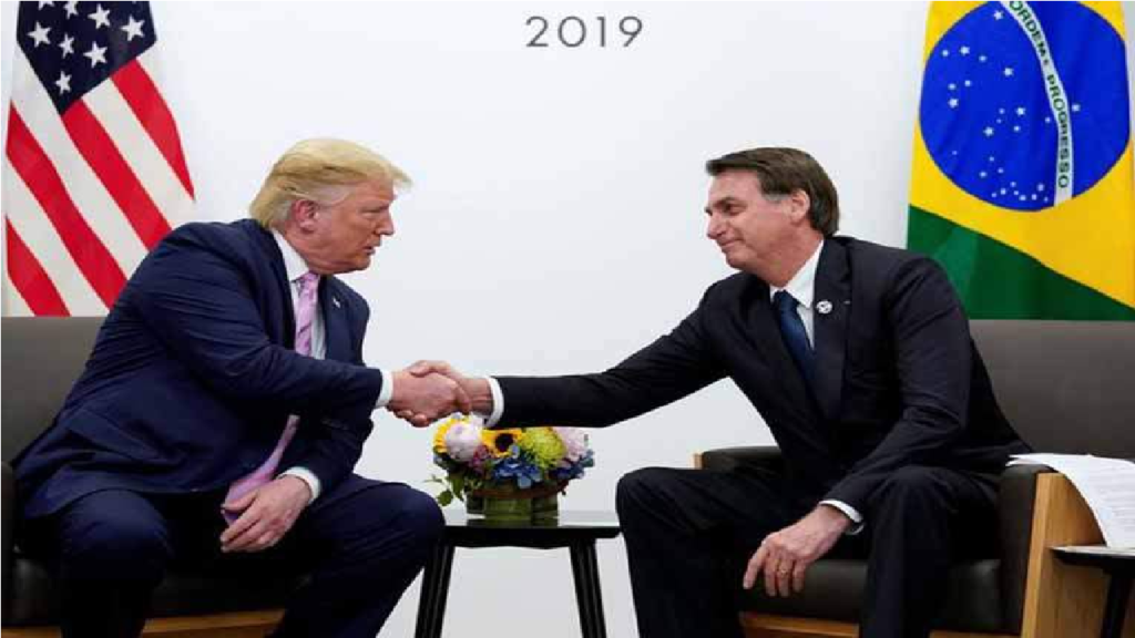 Bolsonaro diz a jornal Americano que aposta em apoio de Trump para voltar ao poder
