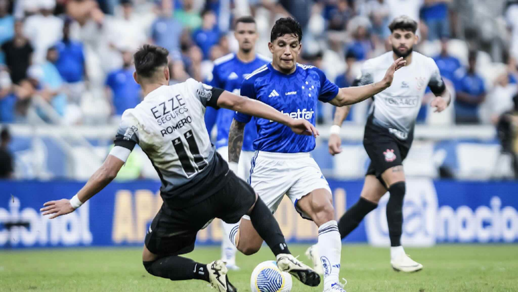 Corinthians e Cruzeiro se enfrentam no Brasileirão nesta quarta-feira, três dias antes da grande final da Sul-Americana