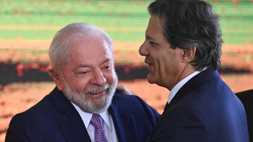 Corte de gastos: Lula quer incluir previdência dos militares no pacote