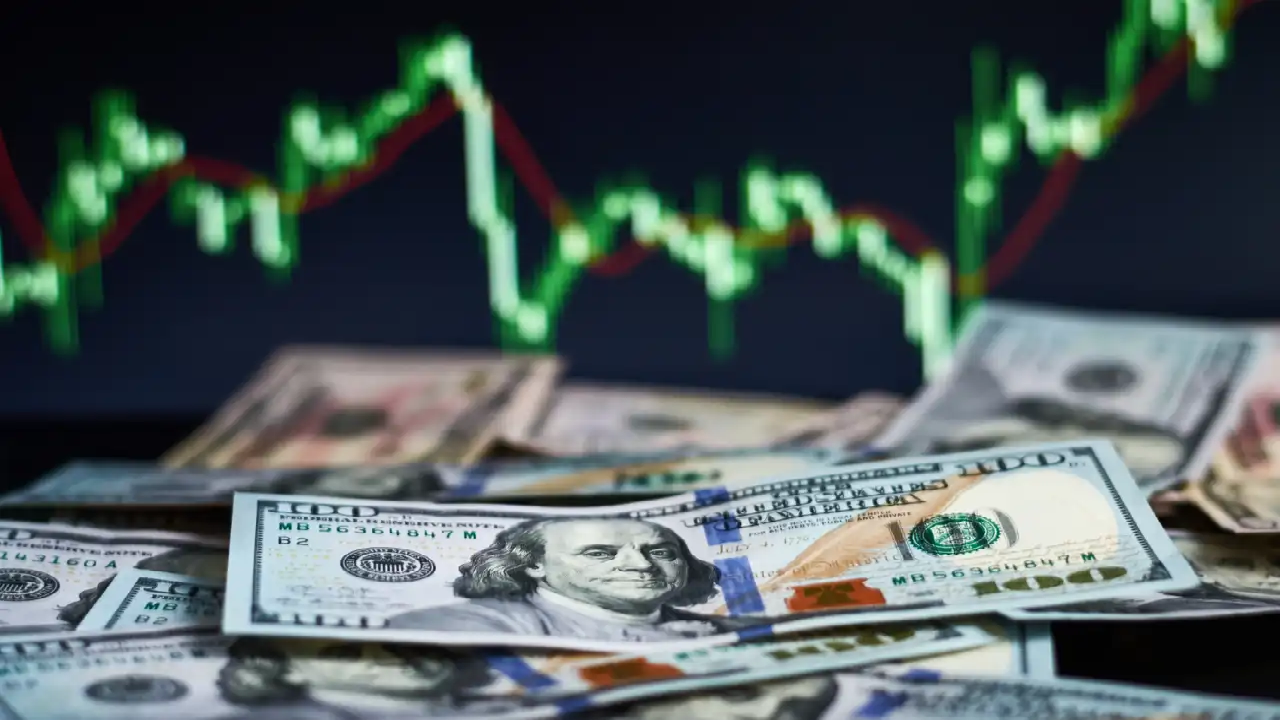 Dólar bate R$ 6 pela primeira vez na história, em meio as propostas de isenção de IR, taxação dos mais ricos e cortes de gastos