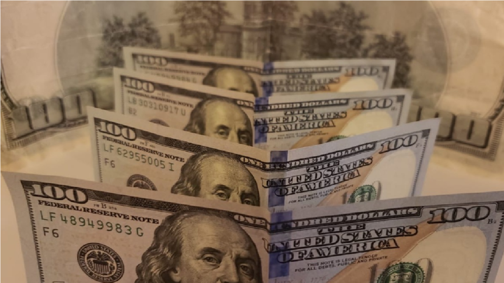 Dólar bate novo recorde nesta sexta e fecha em R$ 6 pela 1ª vez na história