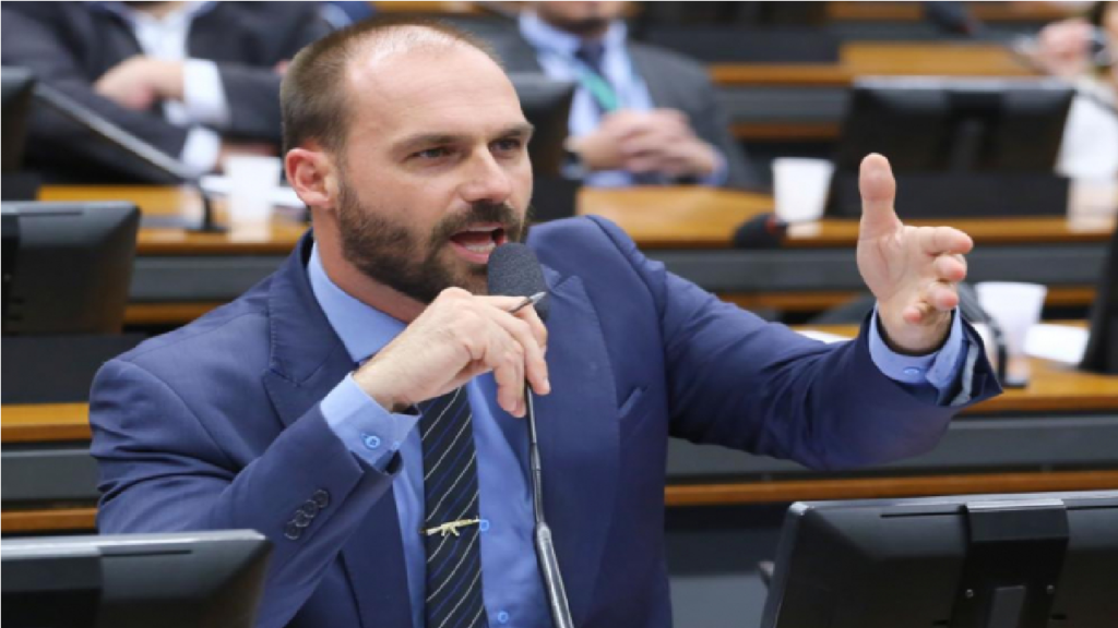 Eduardo Bolsonaro critica prisão de brasileiros na Argentina e pede intervenção de Milei