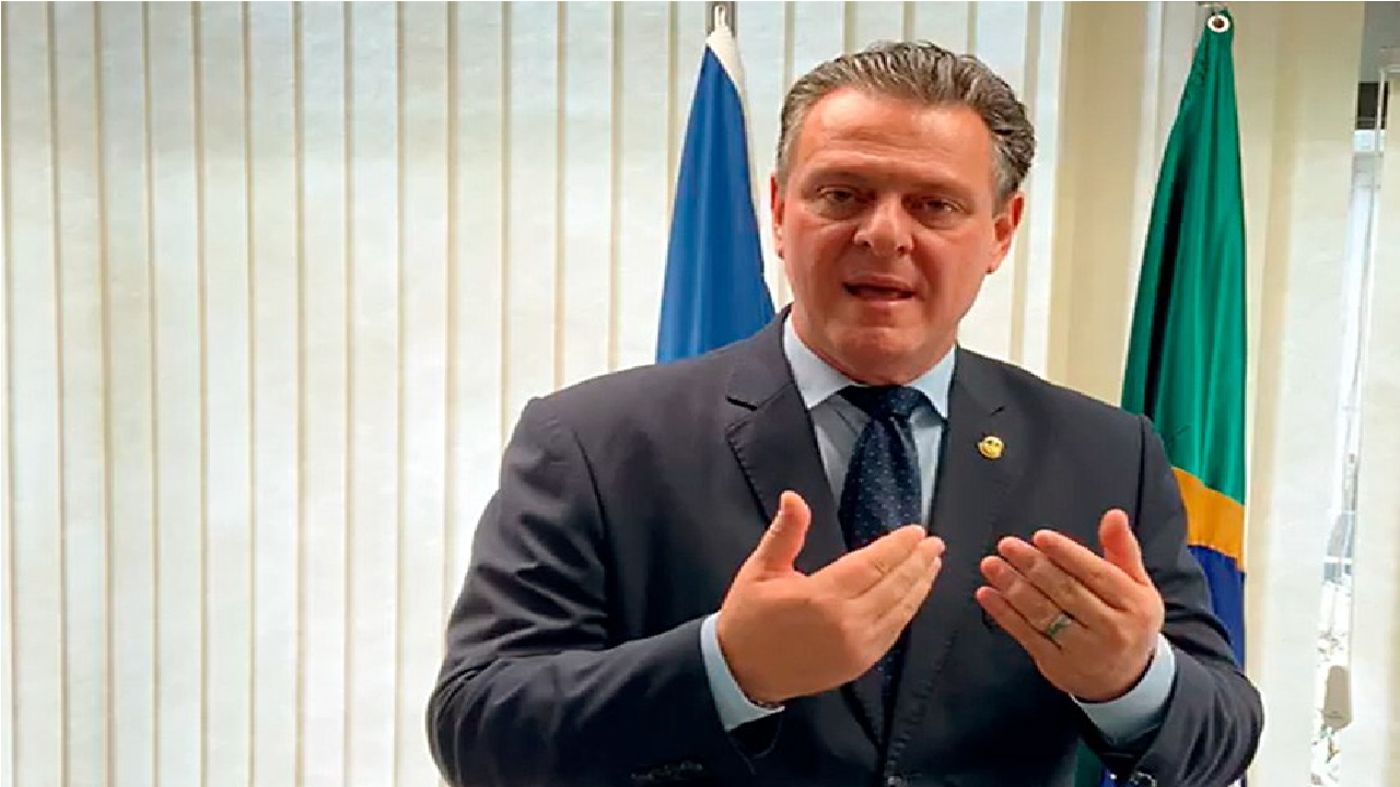 Ministro Carlos Fávaro apoia boicote de frigoríficos ao Carrefour e se diz "Feliz"