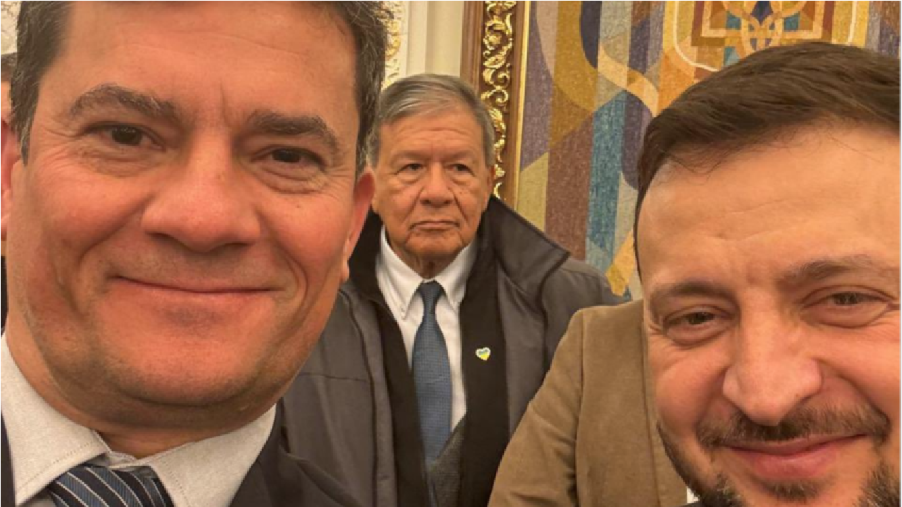 Moro diz a Zelensky que posição de Lula não reflete a do Brasil