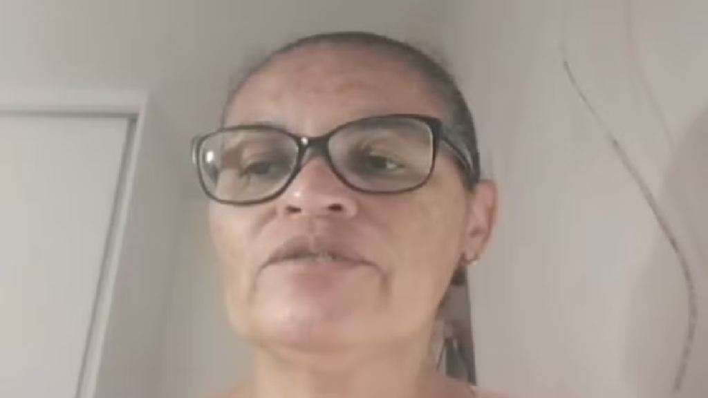 Professora é apedrejada e chamada de “bruxa” na Bahia e denuncia intolerância religiosa
