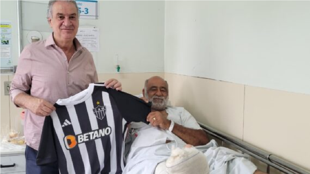 Sérgio Coelho visita fotógrafo atingido por explosivos na Arena MRV durante derrota do Atlético para o Flamengo