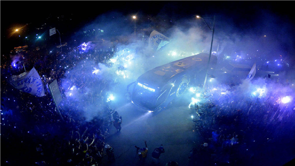 Torcida do Cruzeiro prepara mega festa na Toca e em Confins antes de viagem para final da Sul-Americana
