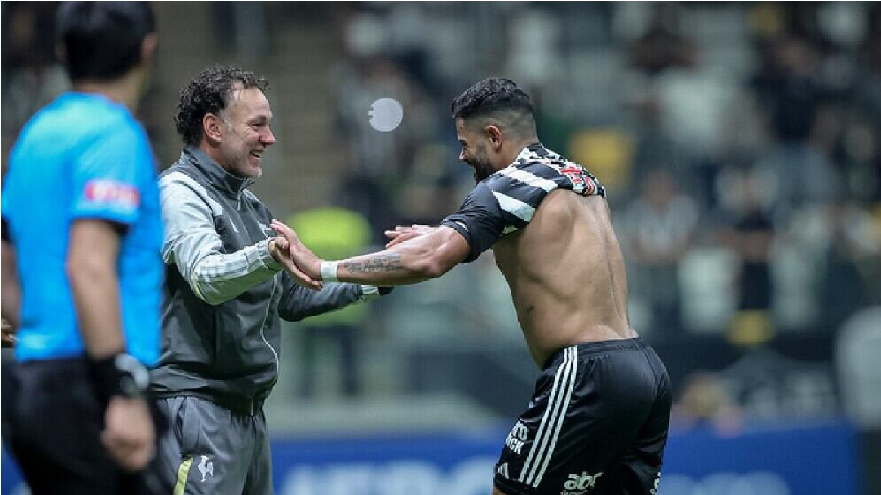 Hulk rasga elogios a técnico Milito: 'Entende muito de futebol'