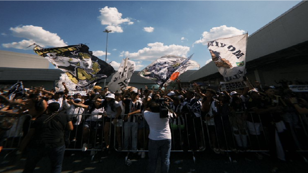 Torcida do Galo faz festa e manda boas vibrações aos jogadores antes do embarque para Argentina pra final da Libertadores