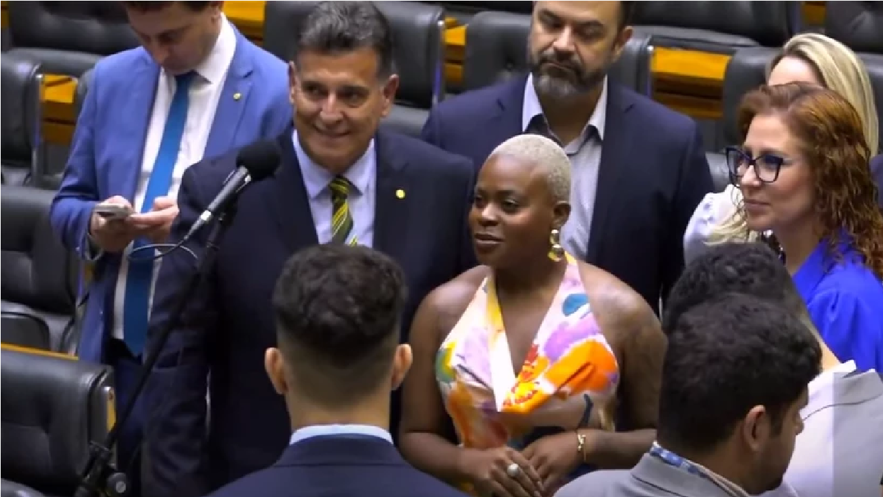 Na Câmara, Jojo Todynho recebe homenagem e declara: “Sou uma mulher de direita”