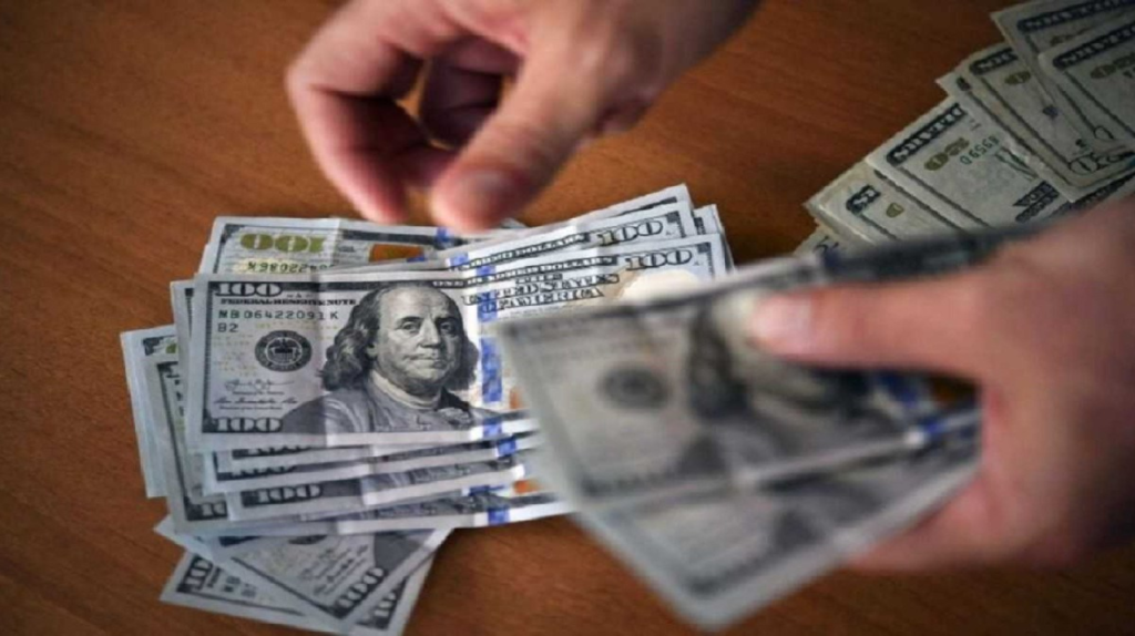 Dólar bate em R$ 6,20, mesmo após leilões promovidos pelo BC