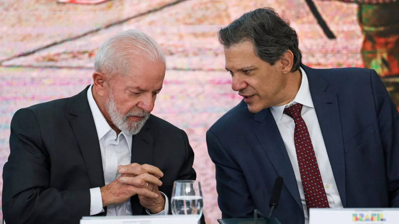 Governo Lula celebra pacote aprovado, mas prevê novos cortes em 2025