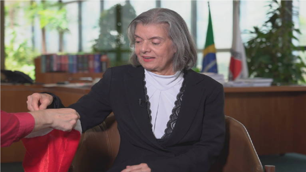 Ministra Cármen Lúcia participa do amigo secreto do Fantástico, na Globo