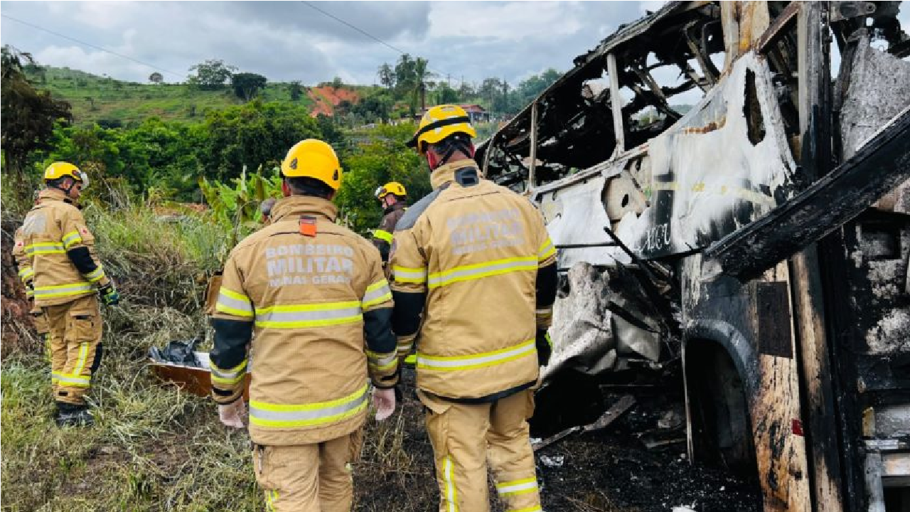 Sobe para 41 o número de mortos em acidente na BR-116 na região de Lajinha, em Teófilo Otoni (MG)