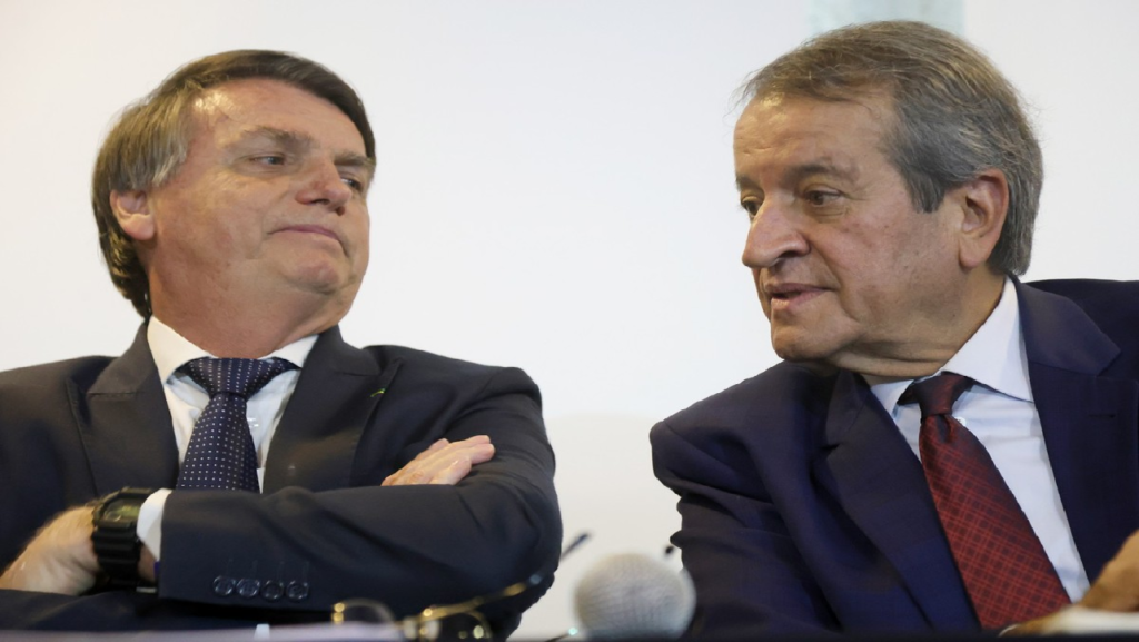 Bolsonaro fala sobre oportunistas e necessidade de "limpa no PL em 2026"