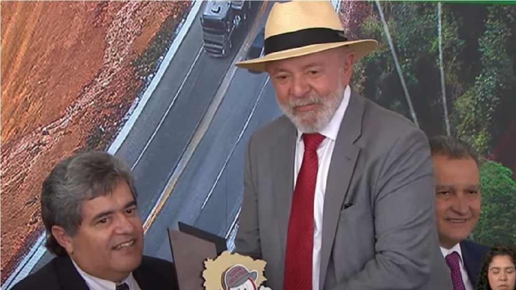 Lula assina concessão da BR-381, conhecida como “rodovia da morte” em Minas Gerais