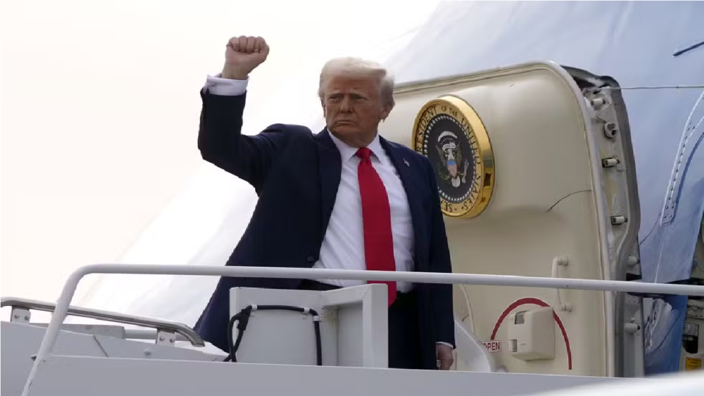 Trump impõe tarifas de 25% à Colômbia após país recusar voos com imigrantes deportados