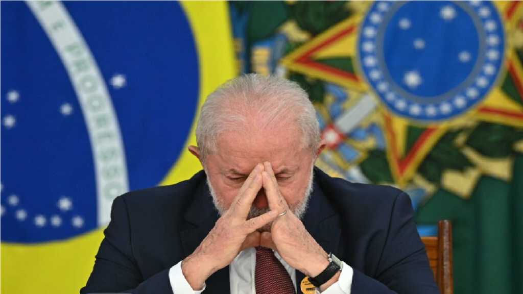 Pedido de impeachment contra Lula tem mais de 90 assinaturas