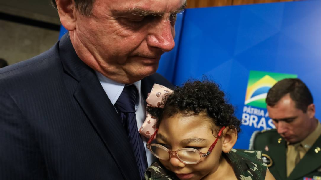 Bolsonaro critica veto de Lula a pensão vitalícia para crianças com microcefalia vítimas da Zika