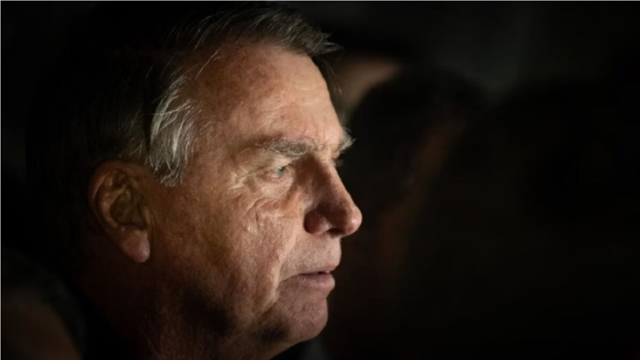 PGR se manifesta contra devolução de passaporte de Bolsonaro para ir à posse de Trump