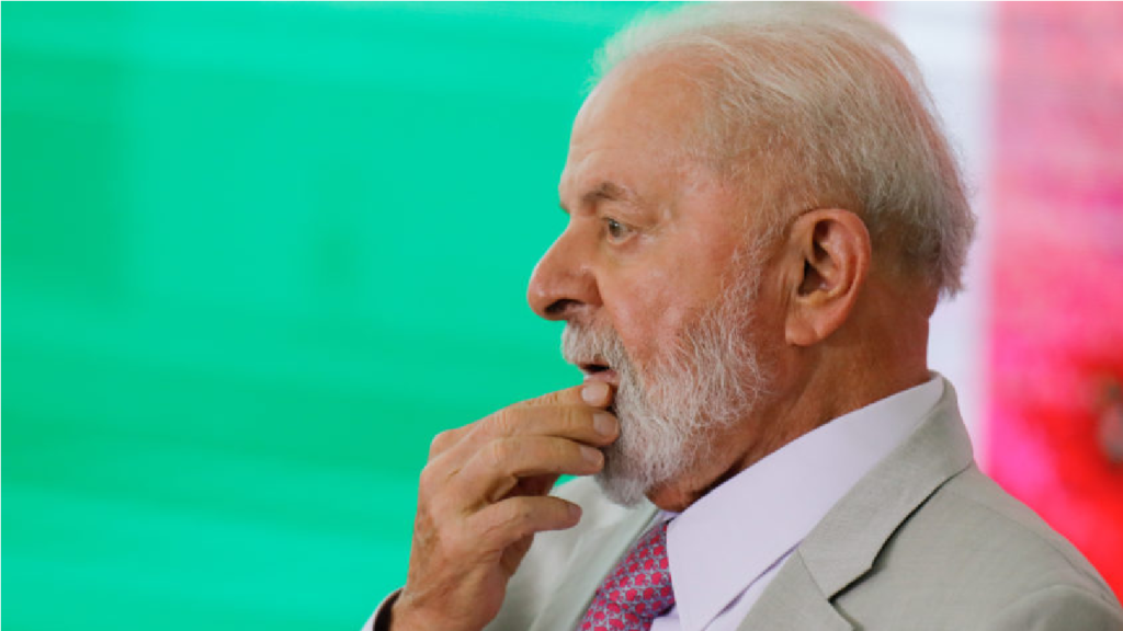 Após recuo, Lula assina MP que proíbe cobrança adicional por pagamentos via Pix