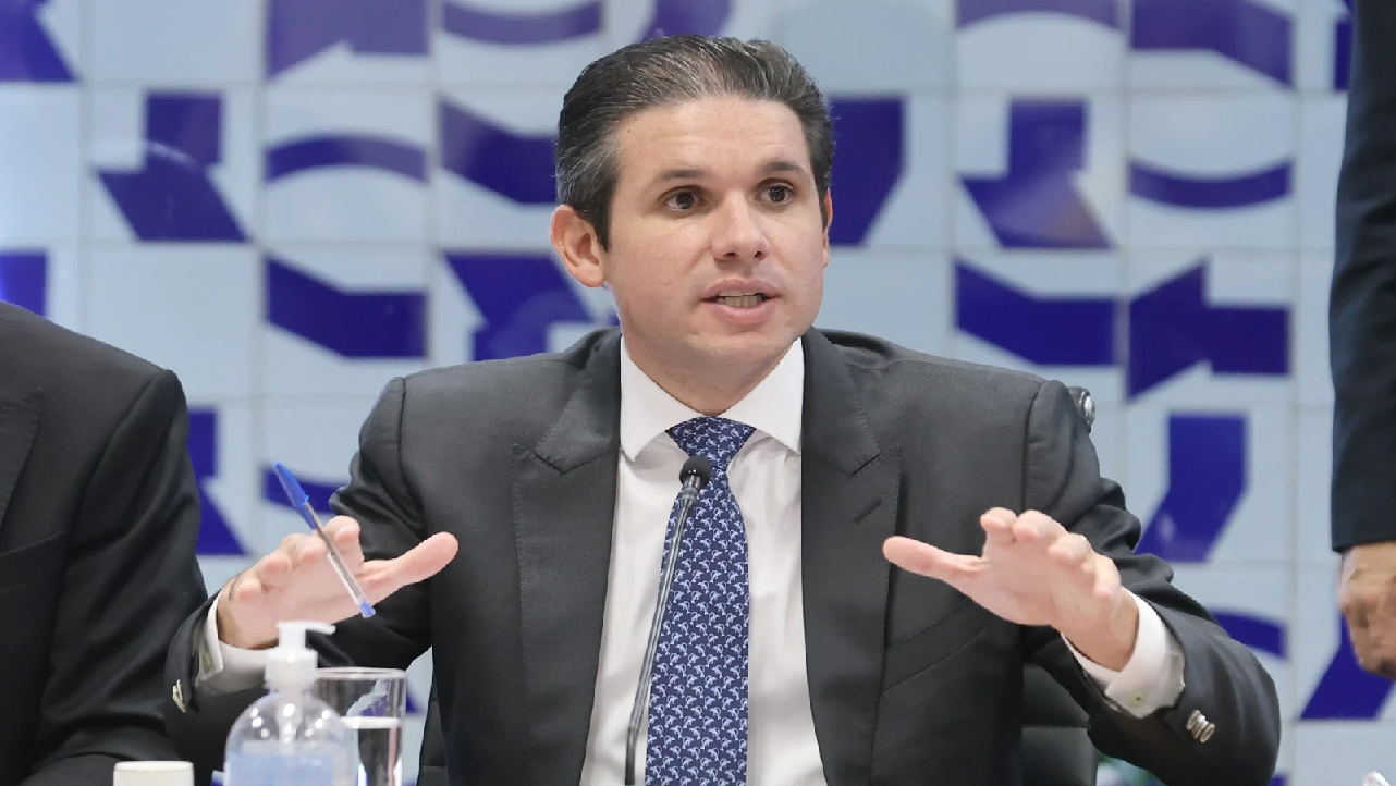 Investigação da PF apura indícios de desvios de emendas de Hugo Motta